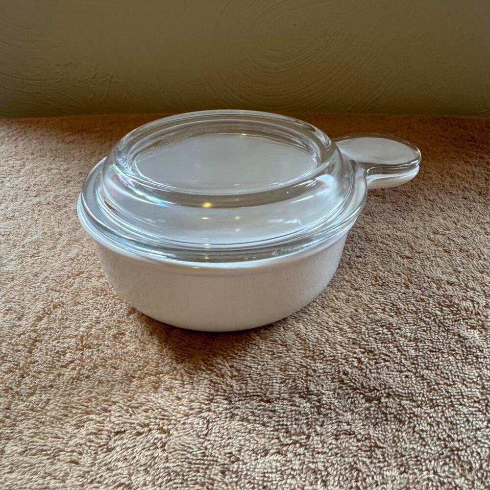 White Corningware Grab-It w/ Pyrex Glass Lid- Lot 1